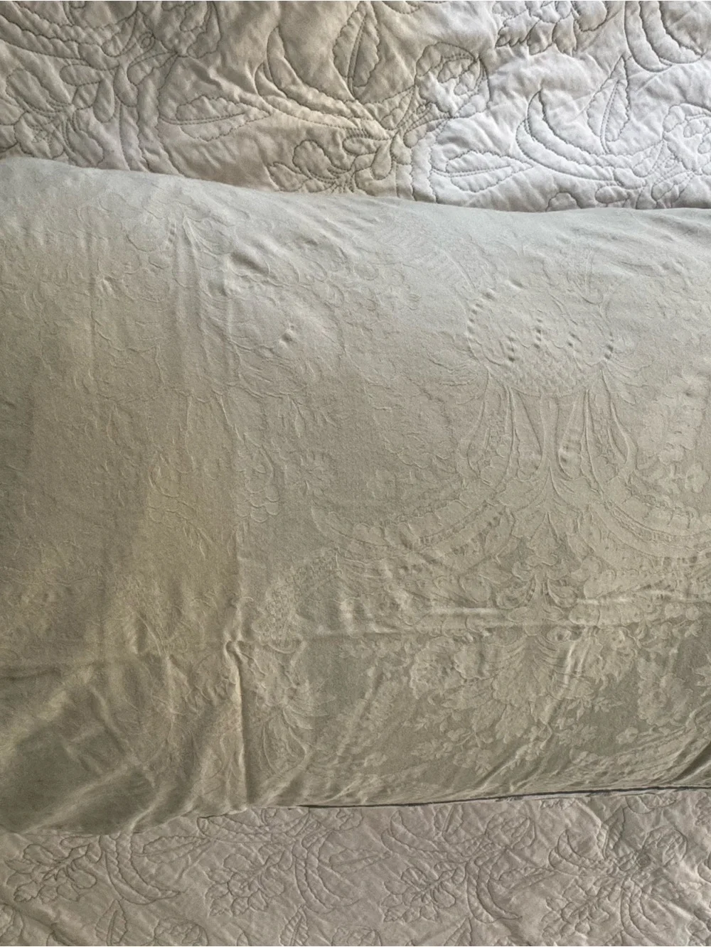 Classic White/Sage Green Quilted Bedspread & 2 King and 2 Standard Pillow Shams
